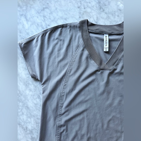 Athleta Zephyr V-Neck Tee in Osprey Grey - Picture 8 of 12